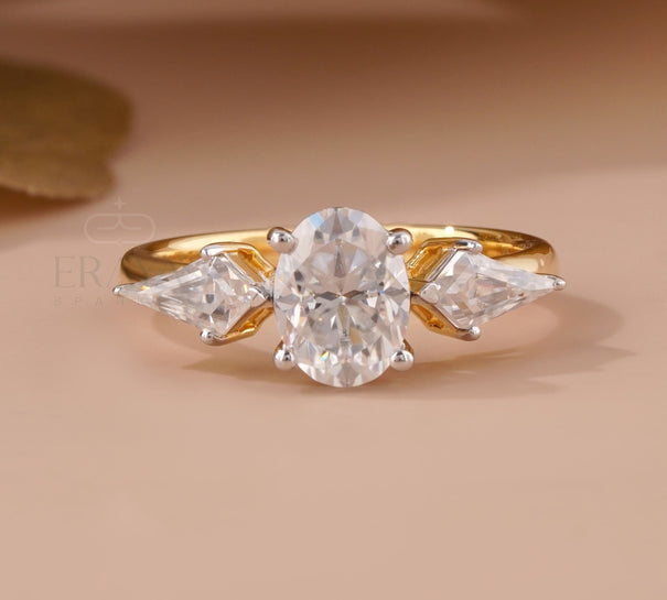 White Gold Engagement Ring Oval – Kite Diamond Design - Ring