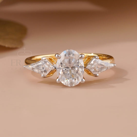 White Gold Engagement Ring Oval – Kite Diamond Design - Ring