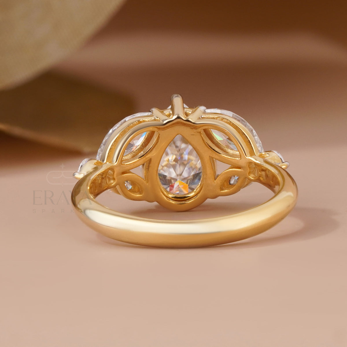 Pear Shaped Ring – Yellow Gold Lab Diamond
