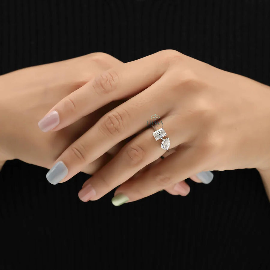 Toi et Moi Design Ring Emerald Diamond