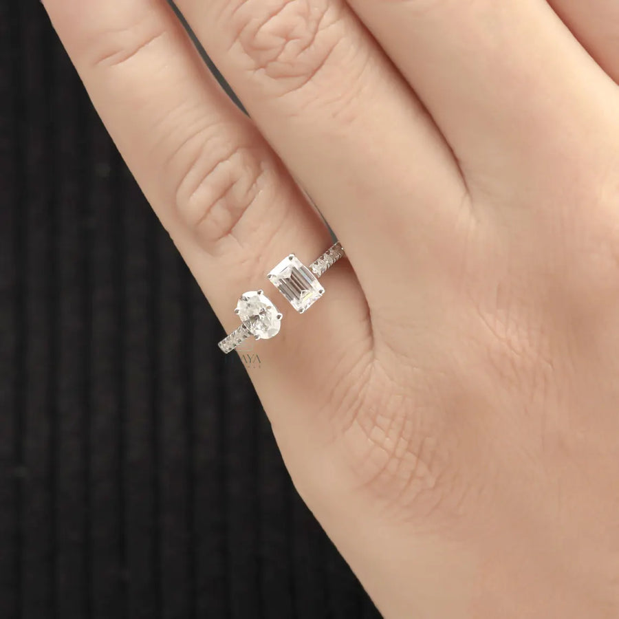 Toi et Moi Engagement Ring with Lab Diamonds