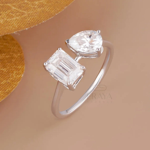 Toi et Moi Design Ring Emerald Diamond