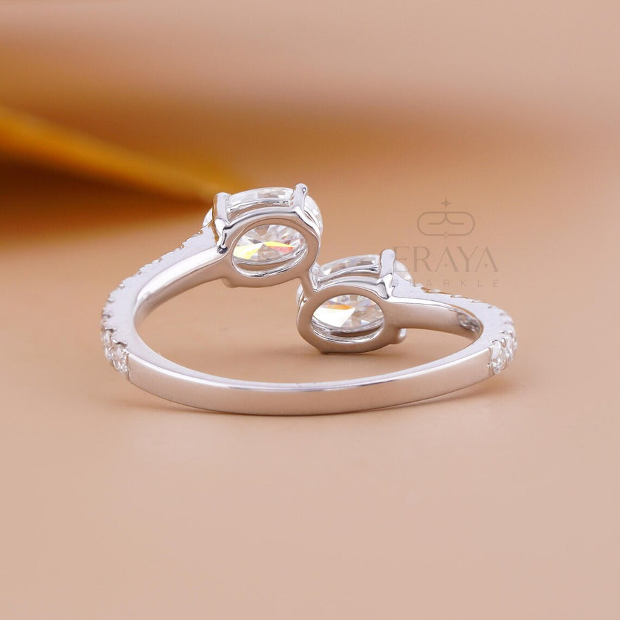 Toi et Moi Ring – Oval Lab Diamond Pave Band