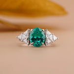 Engagement Ring with Paraiba & Diamond