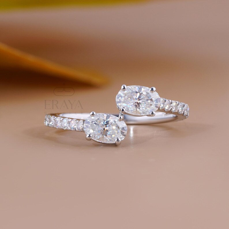 Toi et Moi Ring – Oval Lab Diamond Pave Band