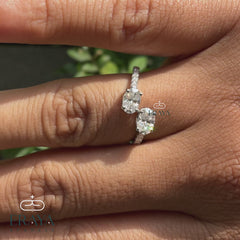 Toi et Moi Ring – Oval Lab Diamond Pave Band